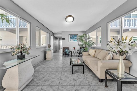 Copropriété à vendre à Hallandale Beach, Floride: 1 chambre, 71.53 m2 № 2023733 - photo 5