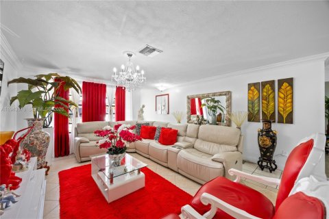Купить виллу или дом в Катлер-Бей, Флорида 6 спален, 204.2м2, № 2079991 - фото 12