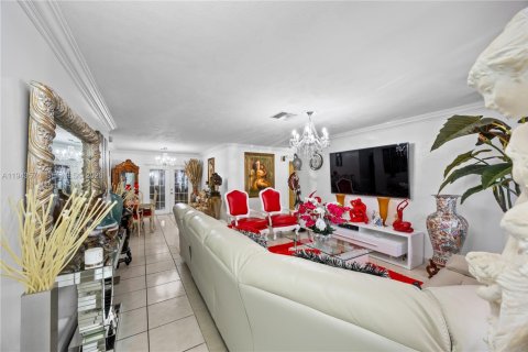 Купить виллу или дом в Катлер-Бей, Флорида 6 спален, 204.2м2, № 2079991 - фото 8