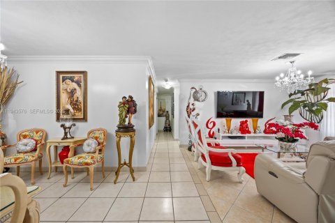 Купить виллу или дом в Катлер-Бей, Флорида 6 спален, 204.2м2, № 2079991 - фото 11