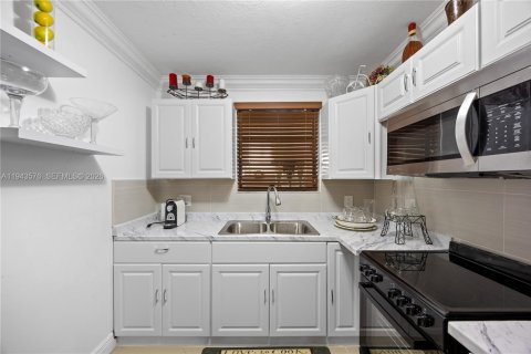 Купить виллу или дом в Катлер-Бей, Флорида 6 спален, 204.2м2, № 2079991 - фото 16
