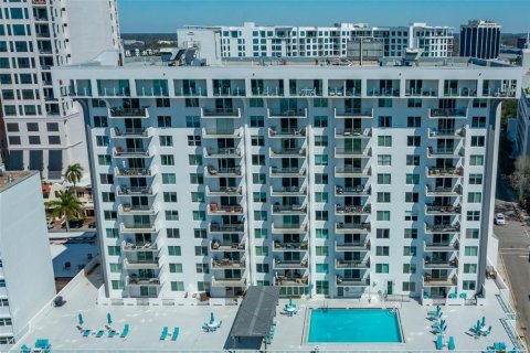 Condo in Sarasota, Florida, 1 bedroom № 2396492 - photo 18