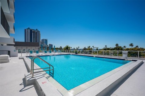 Condo in Sarasota, Florida, 1 bedroom № 2396492 - photo 20