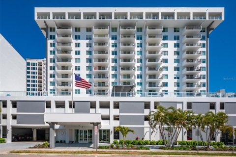 Condo in Sarasota, Florida, 1 bedroom № 2396492 - photo 19