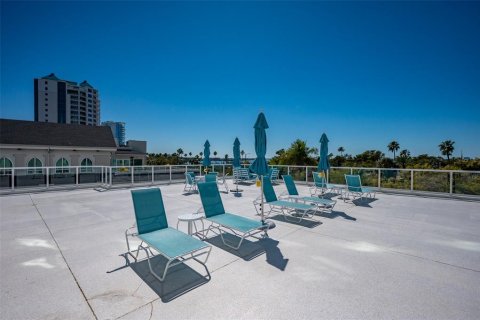Condo in Sarasota, Florida, 1 bedroom № 2396492 - photo 22