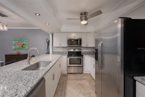 Condo in Sarasota, Florida, 1 bedroom № 2396492 - photo 8