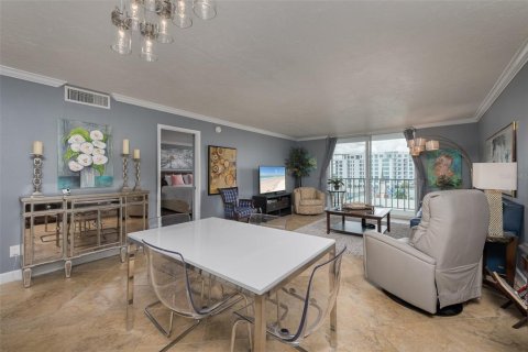 Condo in Sarasota, Florida, 1 bedroom № 2396492 - photo 2