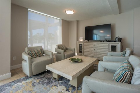 Condo in Sarasota, Florida, 1 bedroom № 2396492 - photo 25