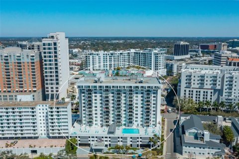 Condo in Sarasota, Florida, 1 bedroom № 2396492 - photo 17