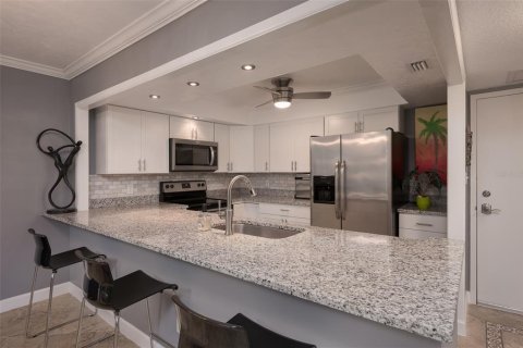 Condo in Sarasota, Florida, 1 bedroom № 2396492 - photo 7