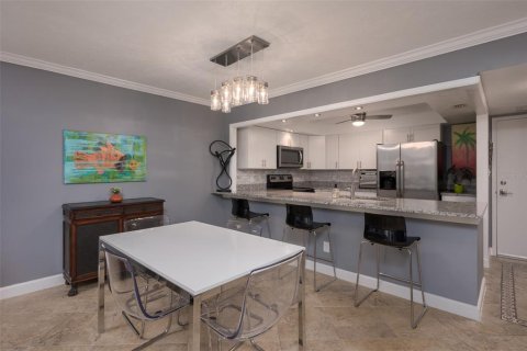 Condo in Sarasota, Florida, 1 bedroom № 2396492 - photo 6