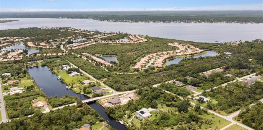 Terreno en Port Charlotte, Florida № 2159192