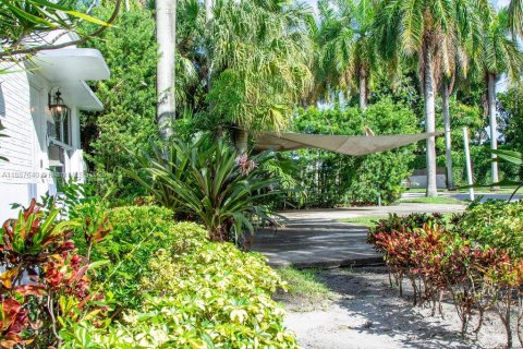 House in Hollywood, Florida 4 bedrooms, 214.05 sq.m. № 2037905 - photo 11