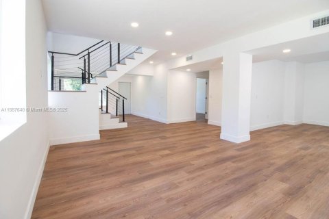 House in Hollywood, Florida 4 bedrooms, 214.05 sq.m. № 2037905 - photo 22