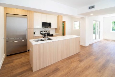 House in Hollywood, Florida 4 bedrooms, 214.05 sq.m. № 2037905 - photo 30