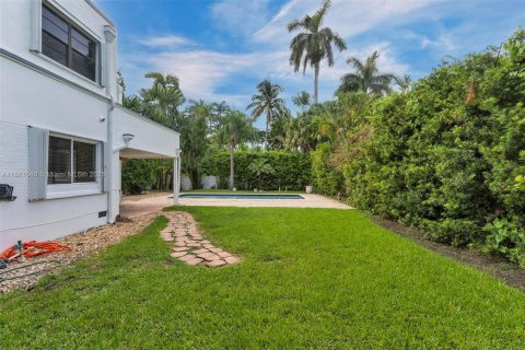 House in Hollywood, Florida 4 bedrooms, 214.05 sq.m. № 2037905 - photo 5