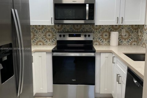 Copropriété à louer à Miami, Floride: 2 chambres, 111.48 m2 № 1996642 - photo 4