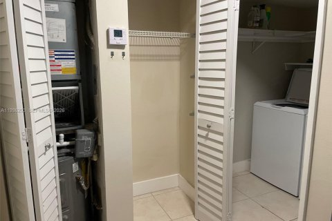 Copropriété à louer à Miami, Floride: 2 chambres, 111.48 m2 № 1996642 - photo 8