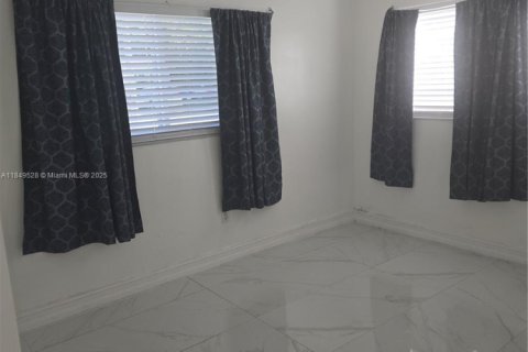 Villa ou maison à louer à Miami, Floride: 2 chambres, 89.19 m2 № 1852352 - photo 8