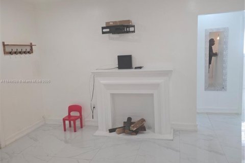 Villa ou maison à louer à Miami, Floride: 2 chambres, 89.19 m2 № 1852352 - photo 7