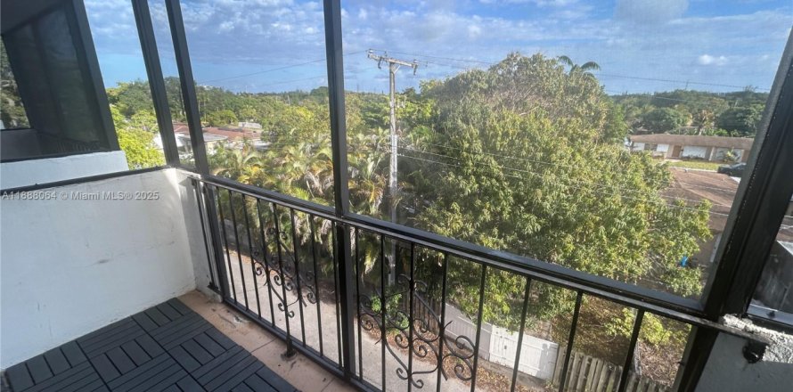 Condo in North Miami, Florida, 1 bedroom  № 1942061