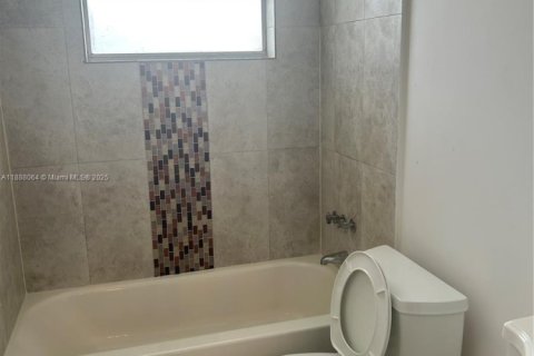 Condo in North Miami, Florida, 1 bedroom  № 1942061 - photo 7