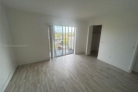 Condo in North Miami, Florida, 1 bedroom  № 1942061 - photo 10