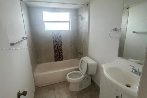 Condo in North Miami, Florida, 1 bedroom  № 1942061 - photo 8
