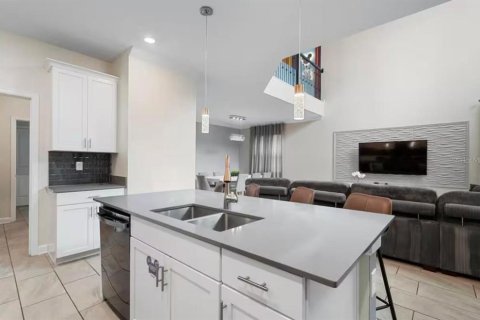 House in Kissimmee, Florida 5 bedrooms, 278.34 sq.m. № 2135777 - photo 8