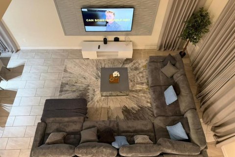 House in Kissimmee, Florida 5 bedrooms, 278.34 sq.m. № 2135777 - photo 5