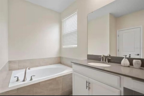 House in Kissimmee, Florida 5 bedrooms, 278.34 sq.m. № 2135777 - photo 21