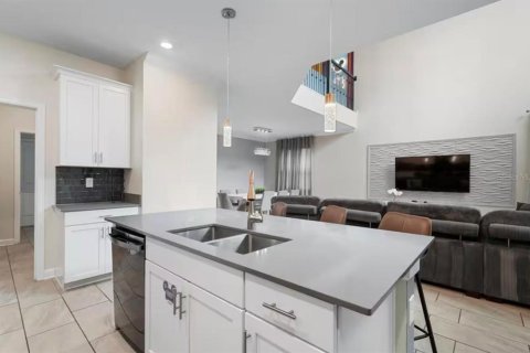 House in Kissimmee, Florida 5 bedrooms, 278.34 sq.m. № 2135777 - photo 9