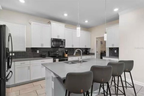House in Kissimmee, Florida 5 bedrooms, 278.34 sq.m. № 2135777 - photo 7