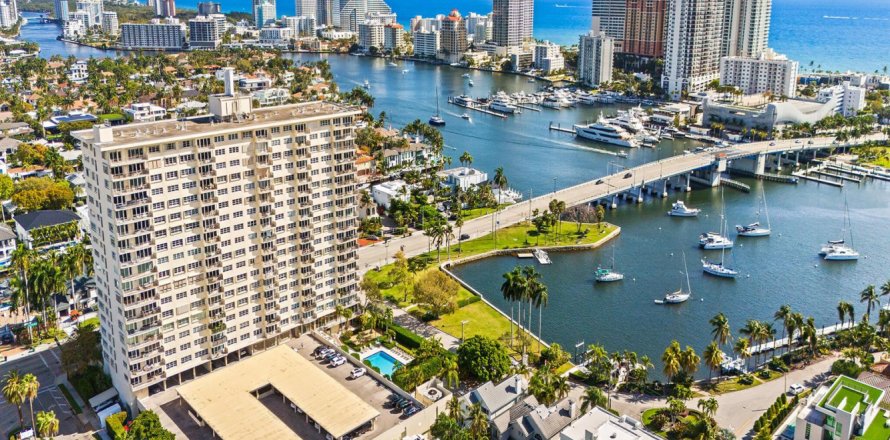 Condominio en Fort Lauderdale, Florida, 2 dormitorios № 2193401