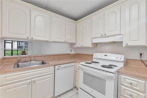 Copropriété à vendre à Miramar, Floride: 2 chambres, 76.18 m2 № 1979980 - photo 10