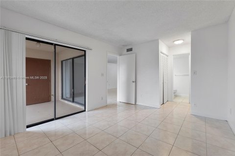 Copropriété à vendre à Miramar, Floride: 2 chambres, 76.18 m2 № 1979980 - photo 8