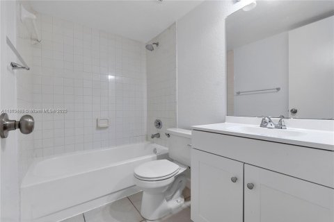 Copropriété à vendre à Miramar, Floride: 2 chambres, 76.18 m2 № 1979980 - photo 5