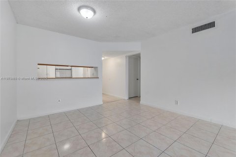 Copropriété à vendre à Miramar, Floride: 2 chambres, 76.18 m2 № 1979980 - photo 12
