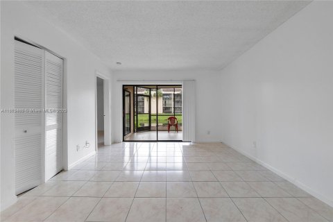 Copropriété à vendre à Miramar, Floride: 2 chambres, 76.18 m2 № 1979980 - photo 13