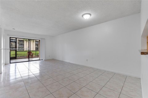 Copropriété à vendre à Miramar, Floride: 2 chambres, 76.18 m2 № 1979980 - photo 14