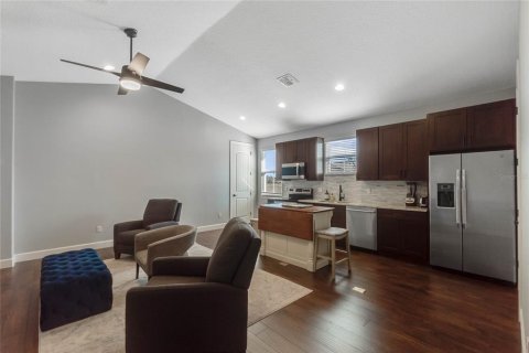 Apartamento en alquiler en Windermere, Florida, 3 dormitorios, 134.71 m2 № 2234703 - foto 3