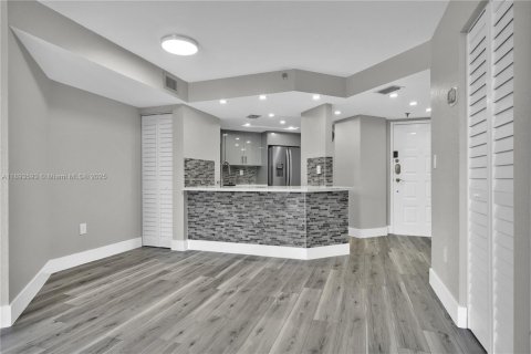 Condominio en venta en Miami Beach, Florida, 2 dormitorios, 84.36 m2 № 1948956 - foto 7