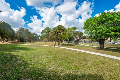 Condominio en venta en Lauderhill, Florida, 2 dormitorios, 104.98 m2 № 2213828 - foto 2
