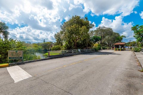 Condominio en venta en Lauderhill, Florida, 2 dormitorios, 104.98 m2 № 2213828 - foto 18