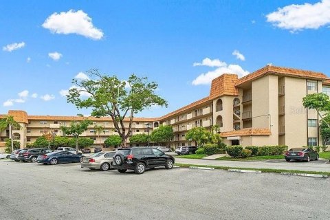 Condominio en venta en Lauderhill, Florida, 2 dormitorios, 104.98 m2 № 2213828 - foto 4