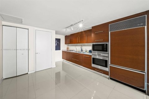Купить кондоминиум в Майами, Флорида 1 спальня, 81.38м2, № 1951008 - фото 18
