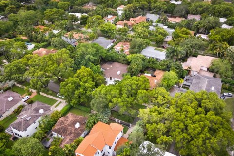 House in Coral Gables, Florida 4 bedrooms, 235.51 sq.m. № 2430297 - photo 10