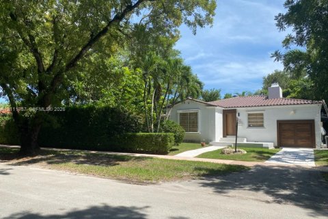 House in Coral Gables, Florida 4 bedrooms, 235.51 sq.m. № 2430297 - photo 13