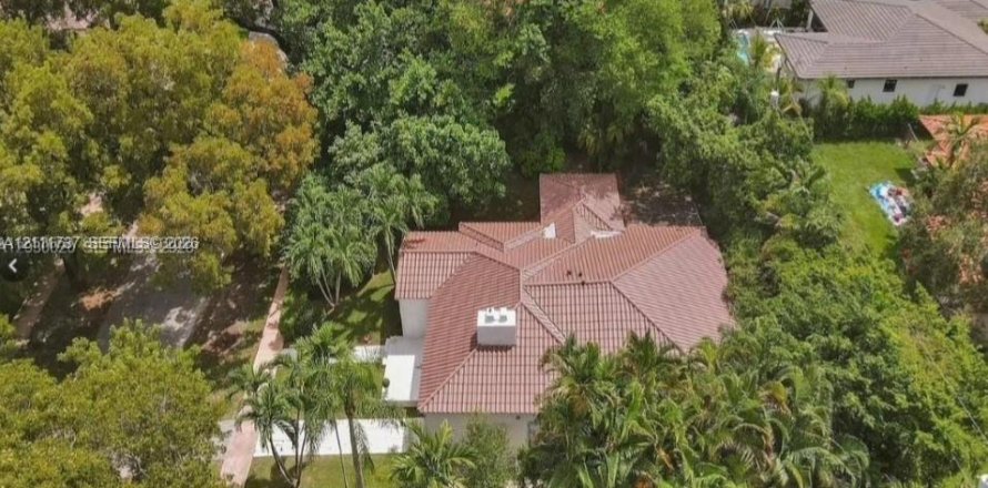 House in Coral Gables, Florida 4 bedrooms, 235.51 sq.m. № 2430297
