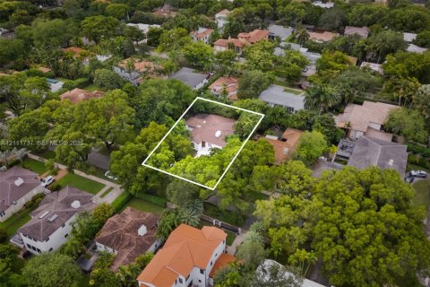 House in Coral Gables, Florida 4 bedrooms, 235.51 sq.m. № 2430297 - photo 9
